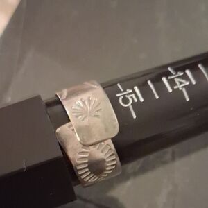 VINTAGE NATIVE AMERICAN NAVAJO SILVER RING